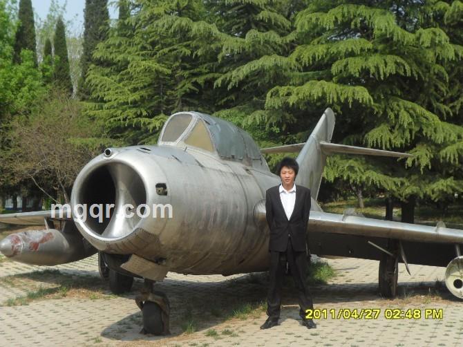 哥一点都不高兴的头像