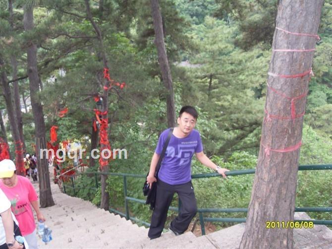 落叶轻飘过的头像