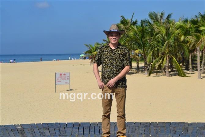 黑夜带墨镜的头像