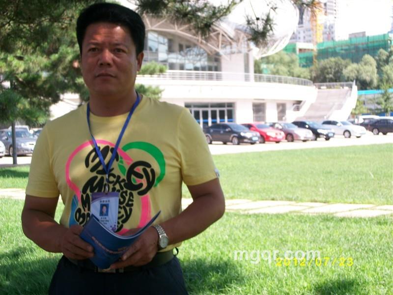 兔子要吃窝边草的头像