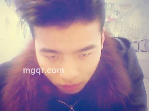 单调，穿着拖鞋的男人的头像