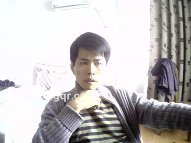 只因为寂寞男的头像