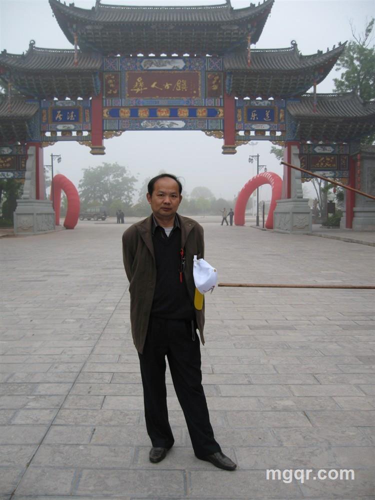 巷口孤灯的头像