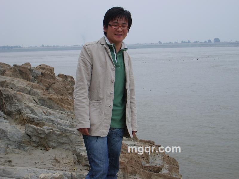 些许不正的头像