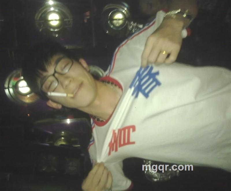 苍白了繁华的灿烂