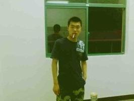 军装与婚纱的头像