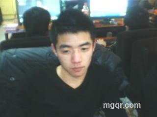 额角画着沵疼惜的唇印的头像