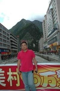 闷骚哥哥哦的头像