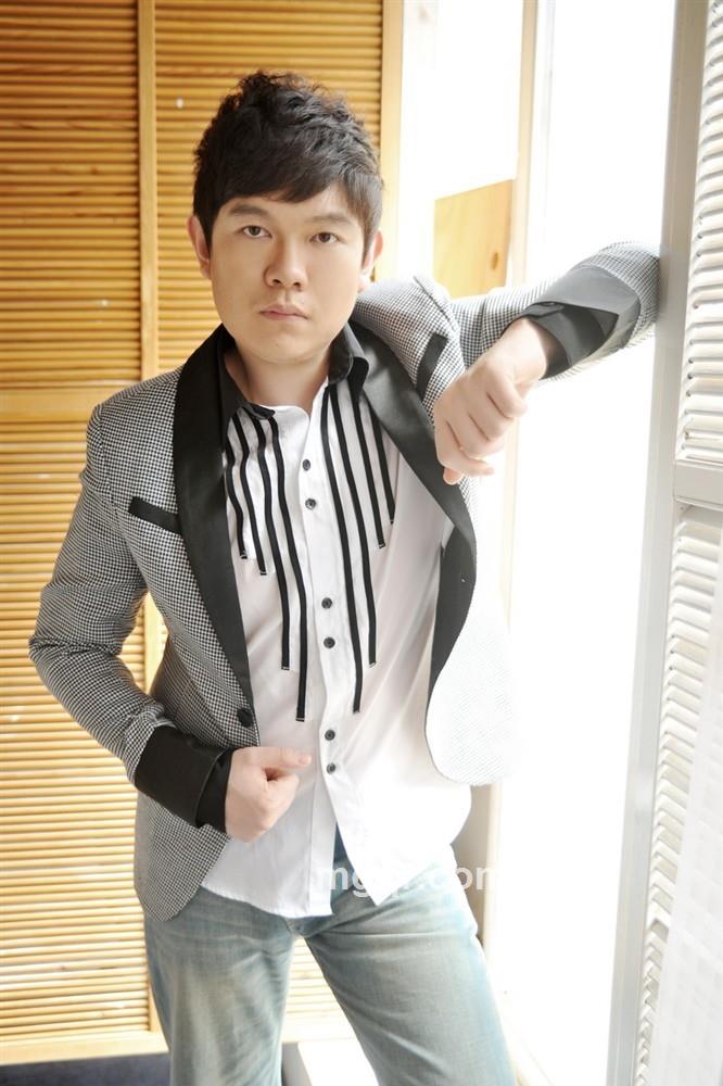 尘埃漫天的头像