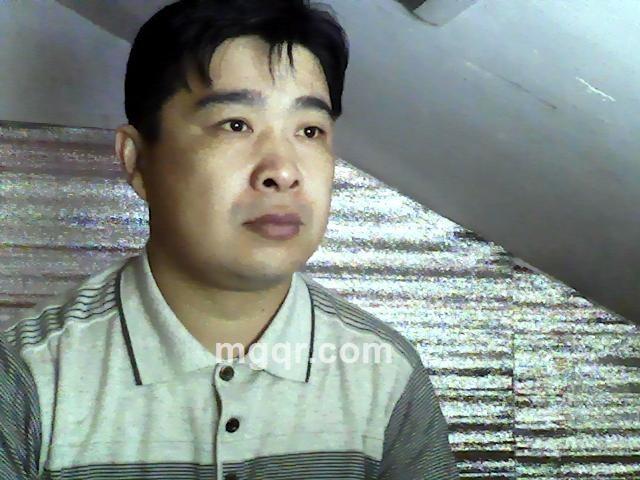 路灯下赏雪的头像