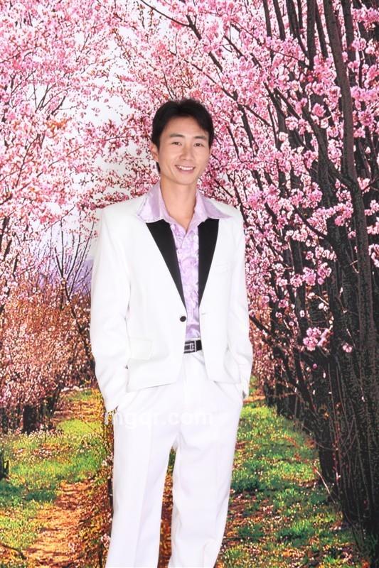 街角独行的头像