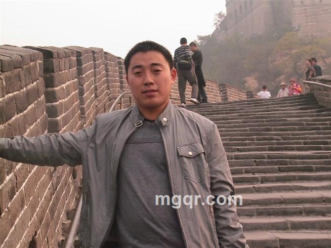 坐在墙头等红xing的头像