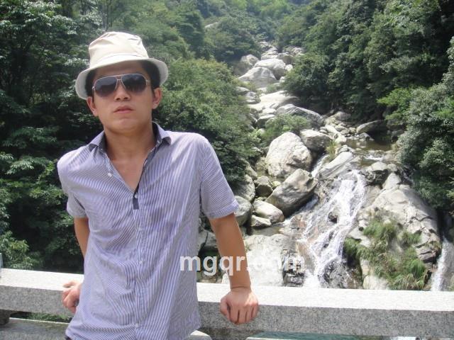 午夜寂寞的男子的头像