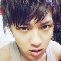 半支香烟，一杯红酒的头像