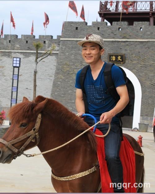 背靠背拥抱的头像