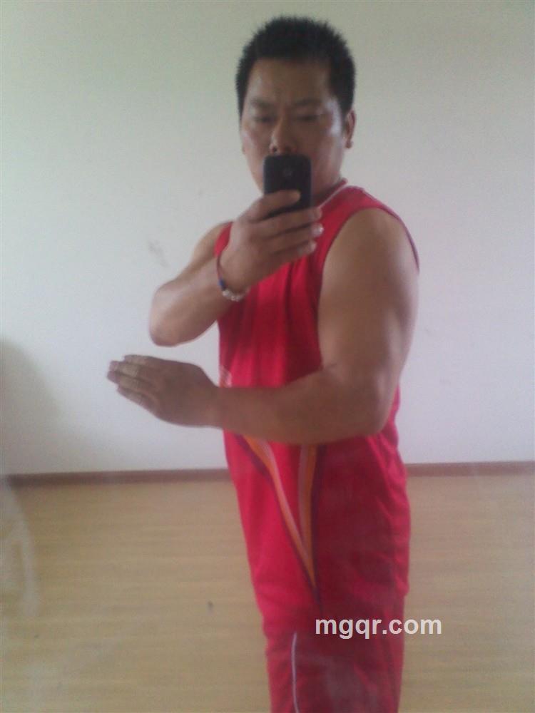 肌肉发达的中国猛男的头像