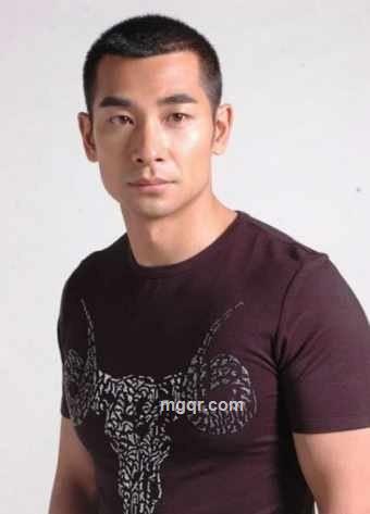 一披上袈裟一的头像