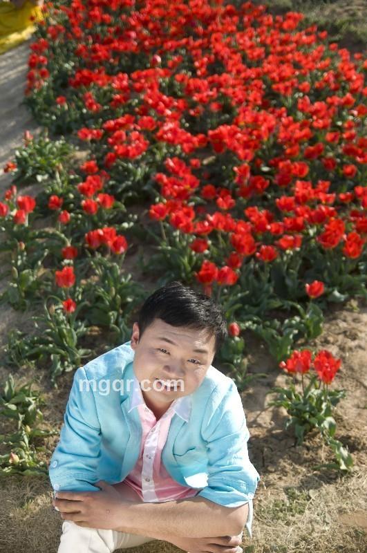 玫瑰纹身的头像