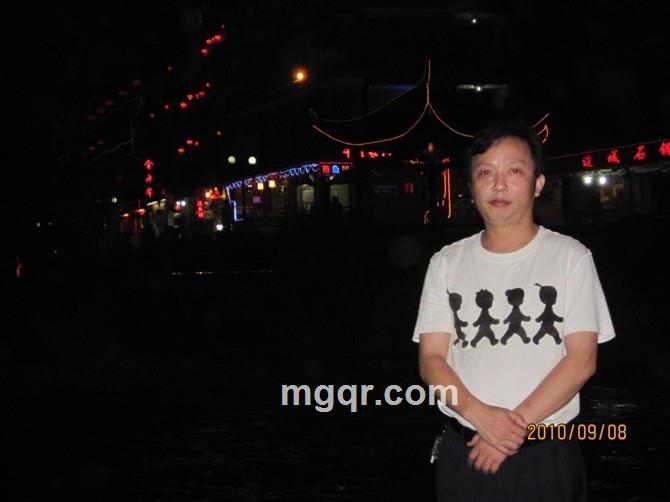 晒太阳的雨的头像