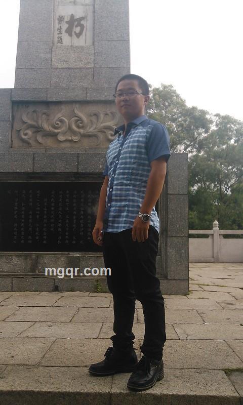 唇动床摆的头像