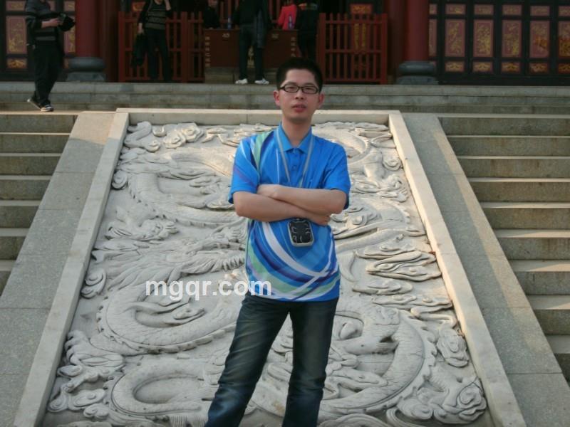 出现在凌晨的男人的头像