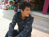 徘徊双腿间的头像