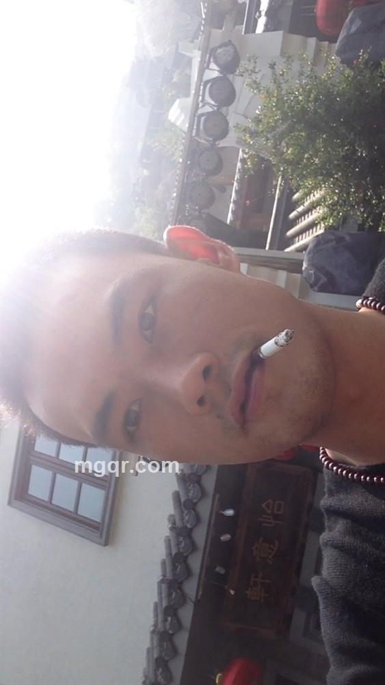 坐在墙头等红杏@的头像