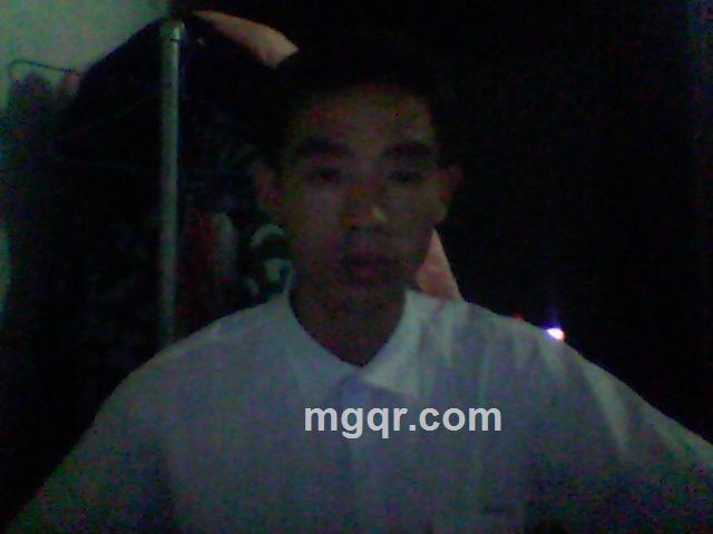 wozaiwuzhongxin的头像