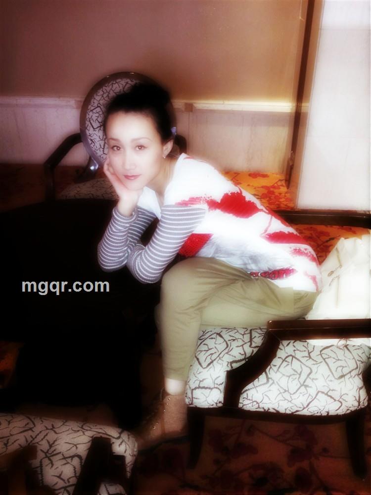 高脚杯里的色彩的头像