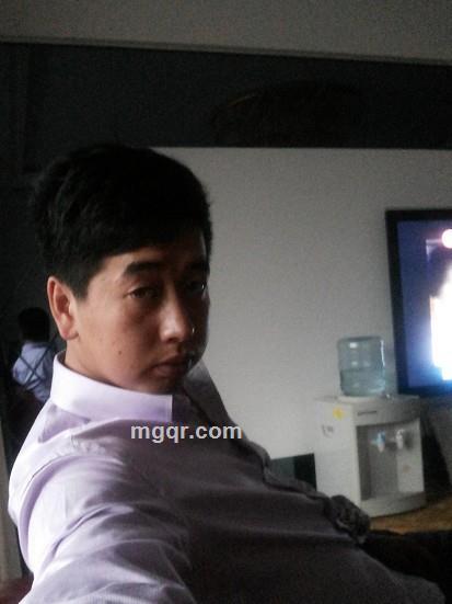 此人只因天上有的头像