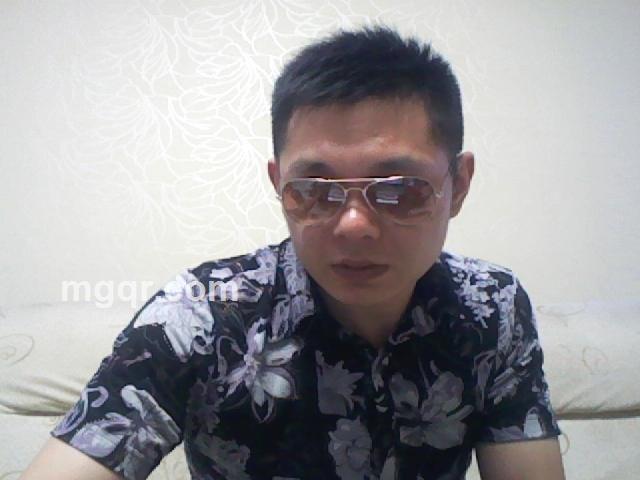 强人锁男的头像