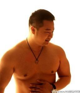 吸着烟在街头徘徊的头像