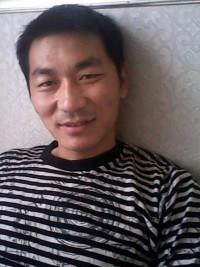 雨中漫步的爱人