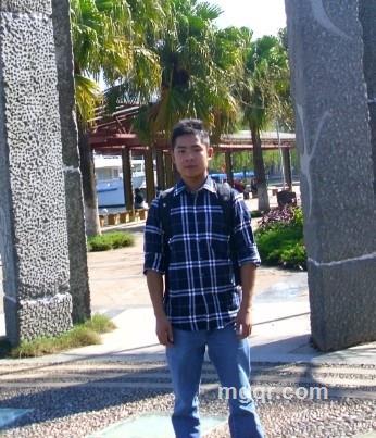 一块玩水的头像