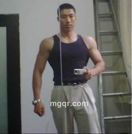 带杜蕾斯*奔的男人的头像