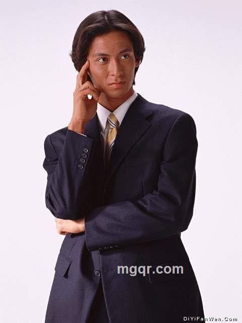 黑夜中的红绿灯的头像