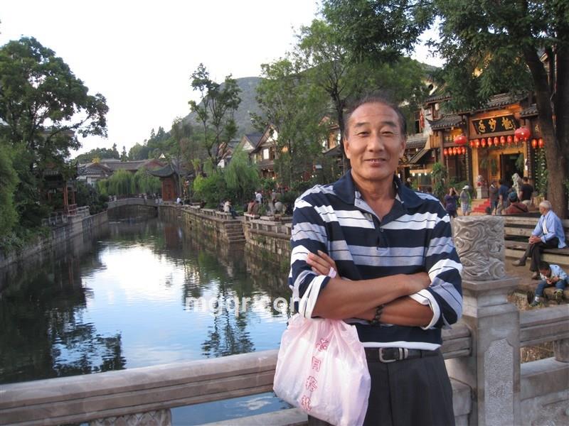 神曲神曲的头像