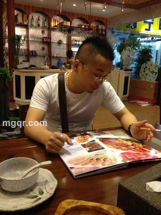 骑猪看报的头像