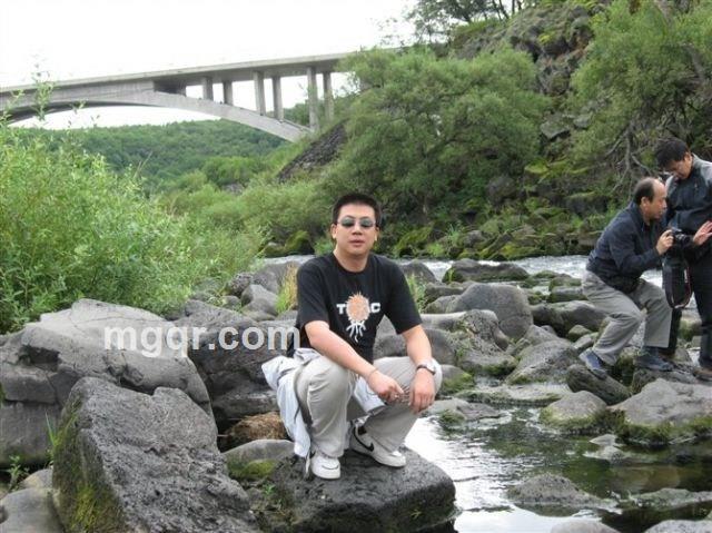 素质多金男的头像