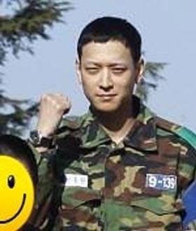 凶残的鲨鱼的头像