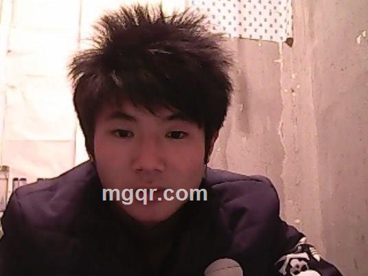 戴着耳钉的坏男孩的头像