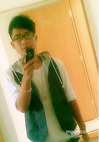 穿着袜子洗脚的头像