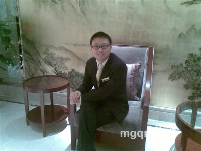 双人床独自一人的头像