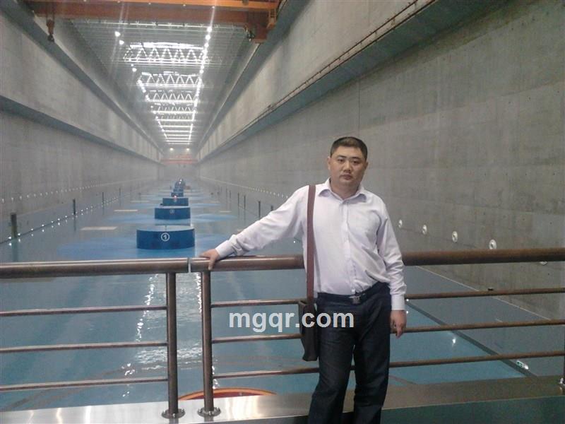 龙哥在跑的头像