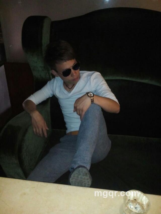 一个人的。夜的头像