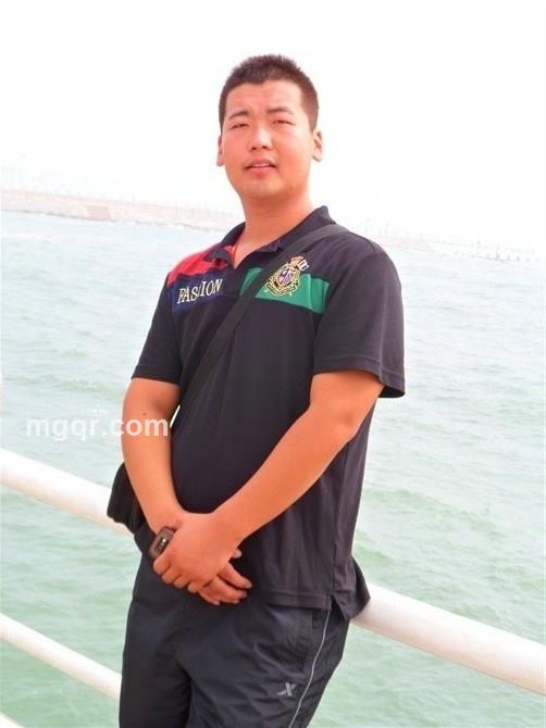 朝气蓬*一颗松的头像