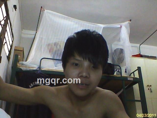 两只咕噜咕噜的小猪