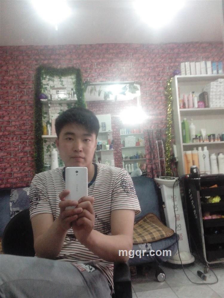 情非得已的男人的头像