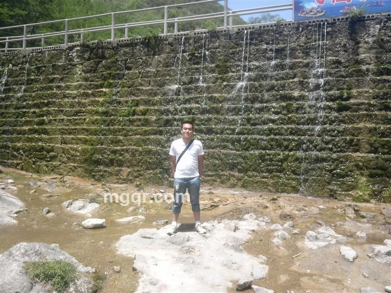 白衬衫上的的头像