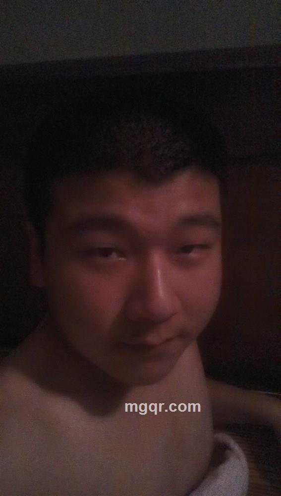 目不转睛的头像